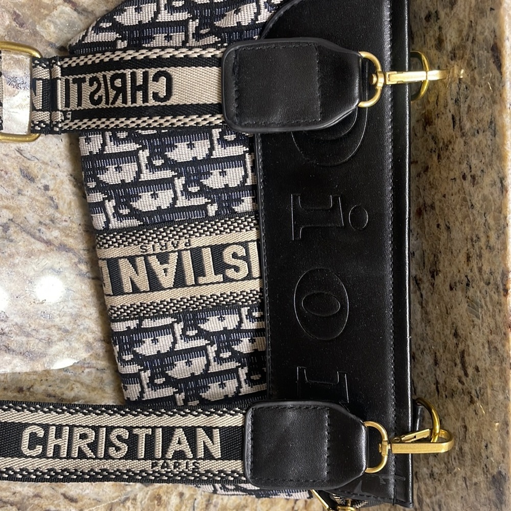 Purse - Picture 3 of 4